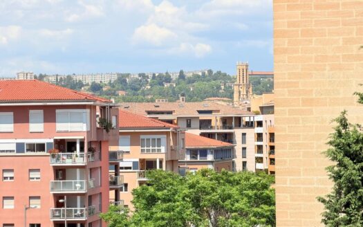 Aix centre T3 lumineux et traversant avec extérieur